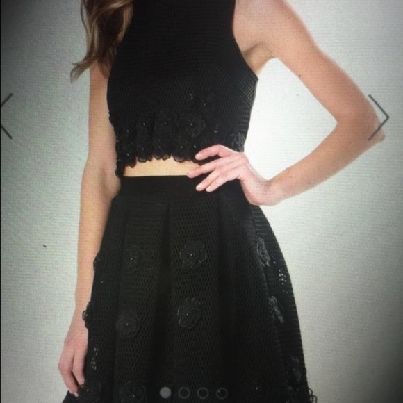 🌹bebe LUXURY EDITION Black Applique Flower Skirt - Picture 9 of 9